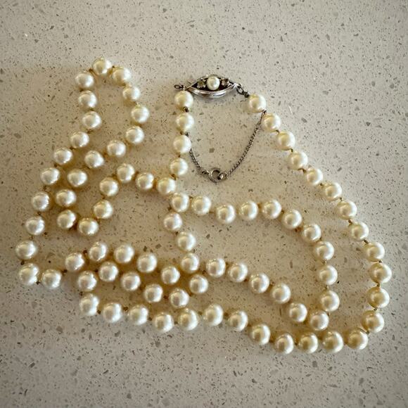 Strand Jewelry - FAUX PEARL SILVER METAL DIAMANTE CLASP BEAD STRING CLASSIC STRAND NECKLACE